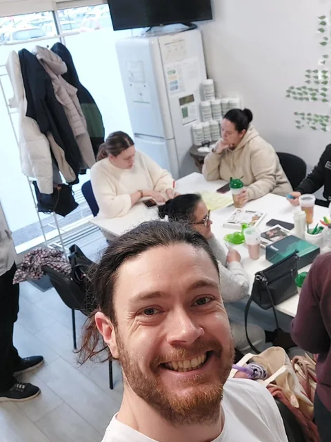 Le coach et les membres du club Sunrise nutrition, à Cormontreuil