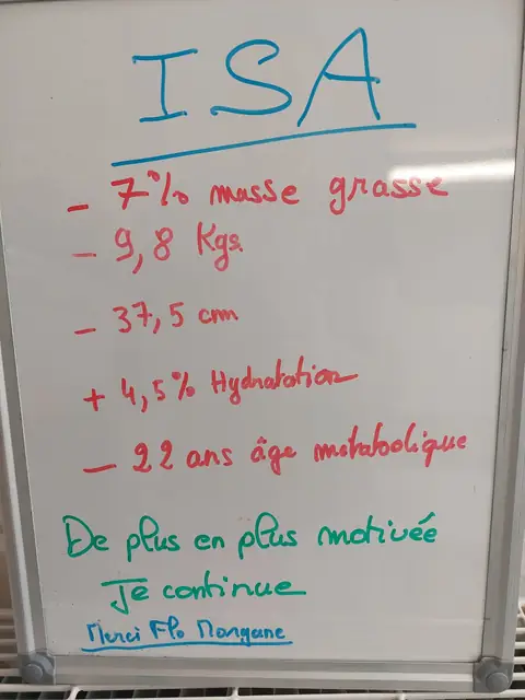 À Cormontreuil, une membre du club montre l’ardoise sur laquelle son bilan est noté