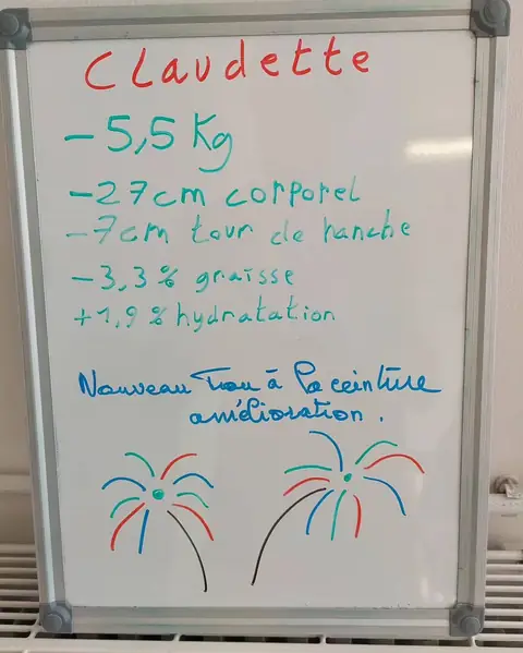 À Cormontreuil, une membre du club montre l’ardoise sur laquelle son bilan est noté