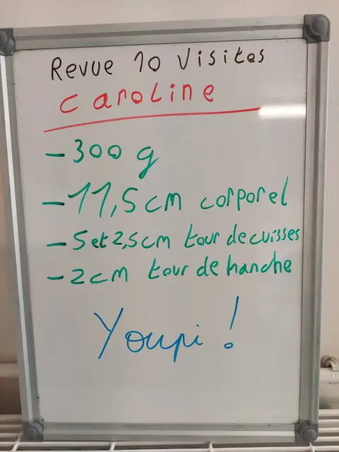 À Cormontreuil, une membre du club montre l’ardoise sur laquelle son bilan est noté